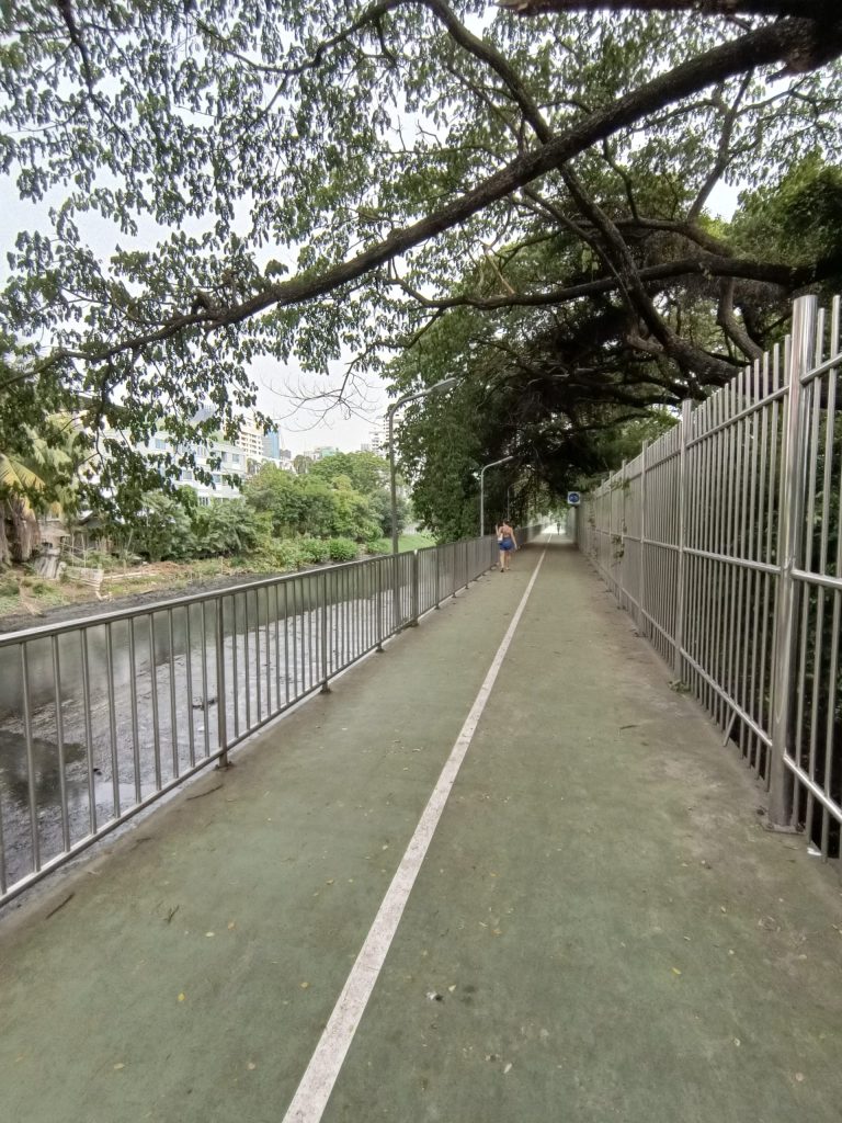 Heading from Lumpini to Bejakitti with the Klong on the left